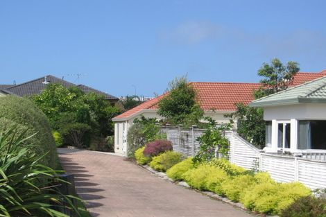 Photo of property in 21 Te Hoe Grove, Pinehill, Auckland, 0632