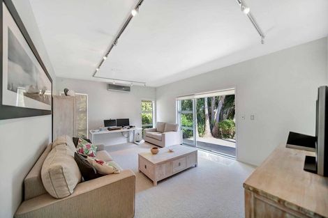 Photo of property in 269 Kaipara Road, Papakura, 2582