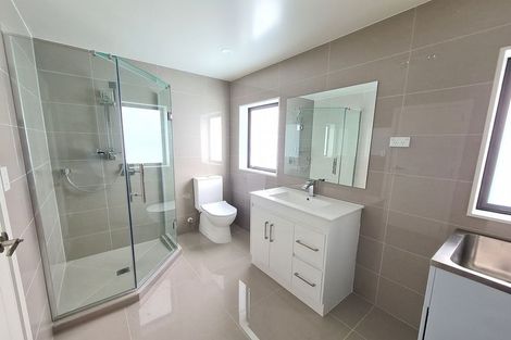 Photo of property in 90a Gossamer Drive, Pakuranga Heights, Auckland, 2010