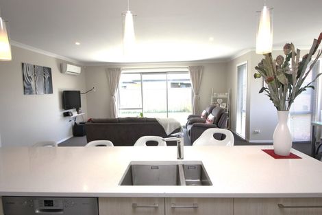 Photo of property in 5 Loeb Place, Rolleston, 7614