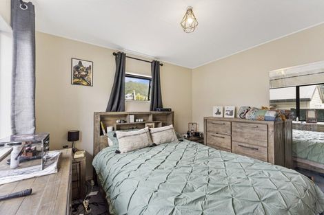 Photo of property in 19 Hill Grove, Naenae, Lower Hutt, 5011