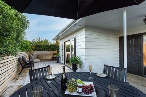 Photo of property in 15 Swansea Street, Hokowhitu, Palmerston North, 4410