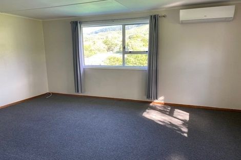 Photo of property in 8 Davidson Crescent, Tawa, Wellington, 5028