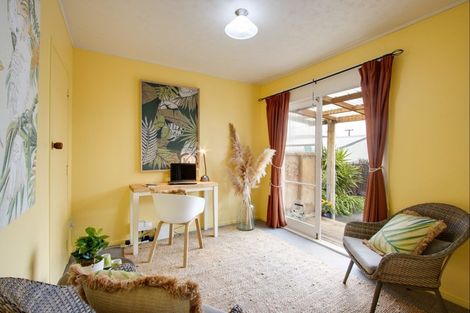 Photo of property in 2/1 Gardiner Street, Westshore, Napier, 4110
