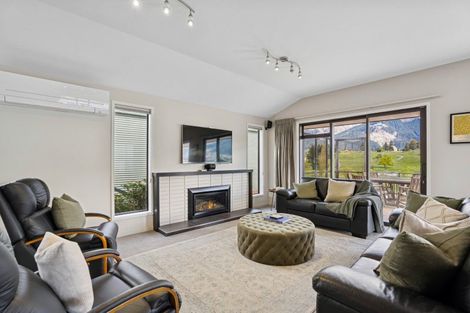 Photo of property in 12 Grove Lane, Kelvin Heights, Queenstown, 9300