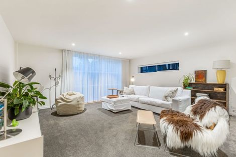 Photo of property in 16a Renata Crescent, Te Atatu Peninsula, Auckland, 0610