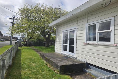 Photo of property in 96 Manawapou Road, Hawera, 4610