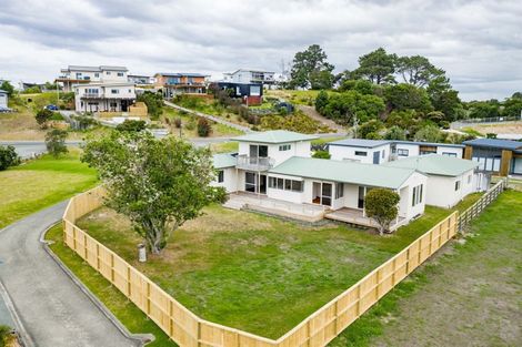 Photo of property in 60 Moir Point Road, Mangawhai Heads, Mangawhai, 0505