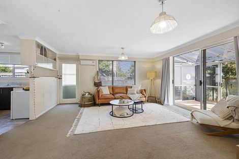 Photo of property in 10 Shortland Street, Lower Vogeltown, New Plymouth, 4310