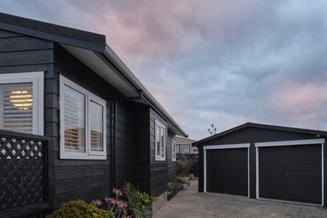 Photo of property in 2/7 Jasmine Grove, Maungaraki, Lower Hutt, 5010