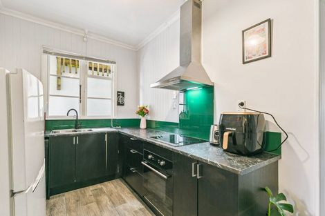 Photo of property in 79 Garden Road, Northland, Wellington, 6012