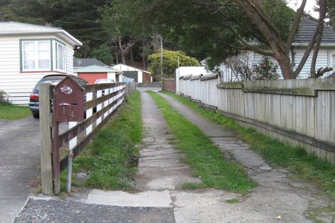 Photo of property in 14 Davis Grove, Wainuiomata, Lower Hutt, 5014