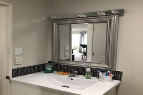 Photo of property in 18 Lorikeet Place, Unsworth Heights, Auckland, 0632