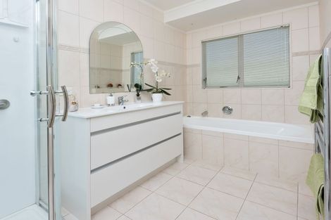 Photo of property in 2/12 Rochester Crescent, Somerville, Auckland, 2014