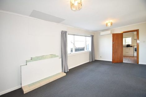 Photo of property in 52 Beaubank Road, Kelston, Auckland, 0602