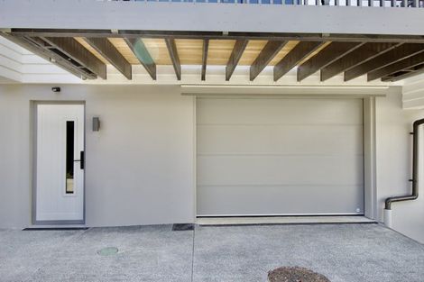 Photo of property in 2/94 Target Road, Totara Vale, Auckland, 0629