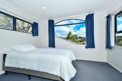 Photo of property in 11 Rosetti Rise, West Harbour, Auckland, 0618