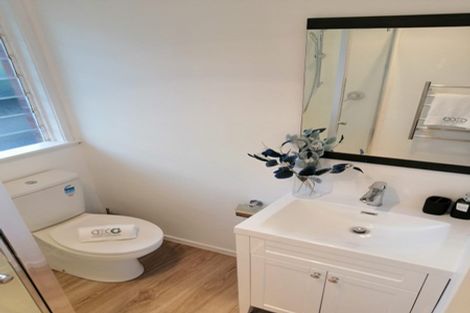 Photo of property in 3/240 Hurstmere Road, Takapuna, Auckland, 0622