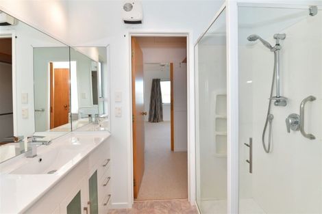 Photo of property in 22a Tindalls Bay Road, Tindalls Beach, Whangaparaoa, 0930