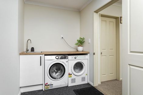 Photo of property in 21 Crimson Park, Oteha, Auckland, 0632