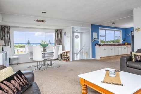 Photo of property in 37 Pinedale Crescent, Riversdale Beach, Masterton, 5872