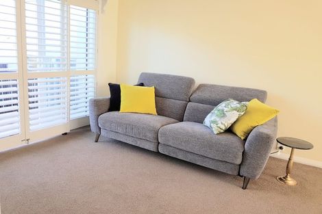 Photo of property in 11/72 Kitchener Road, Milford, Auckland, 0620