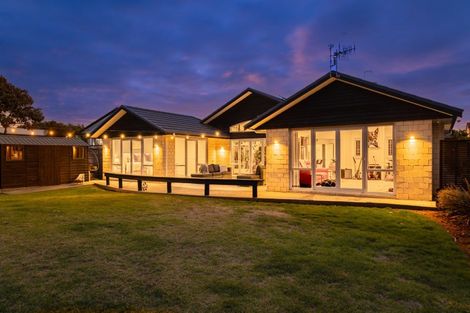 Photo of property in 196 Tutere Street, Waikanae Beach, Waikanae, 5036