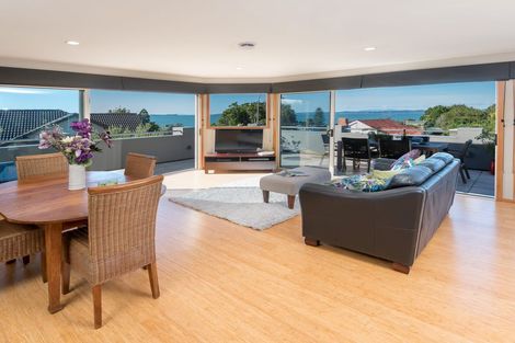 Photo of property in 1a Liston Crescent, Cockle Bay, Auckland, 2014