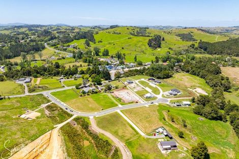 Photo of property in 10 Arahanga Road, Paparoa, 0571