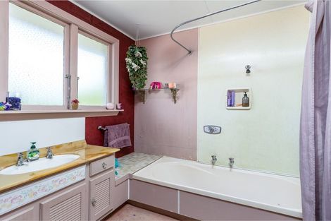 Photo of property in 16 Hughes Street, Waimate, 7924