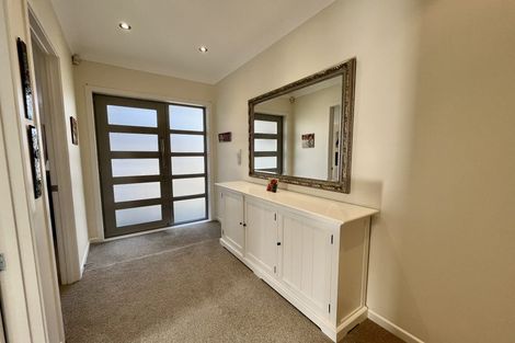 Photo of property in 5a Queensway, Three Kings, Auckland, 1024