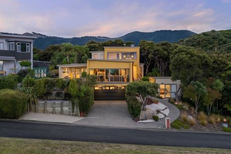 Photo of property in 2 Ocean Vista Lane, Paraparaumu, 5032