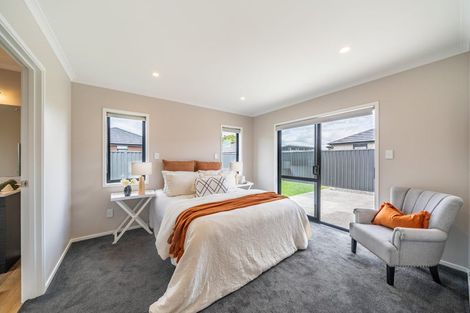 Photo of property in 19 Te Kaeaea Crescent, Wallaceville, Upper Hutt, 5018