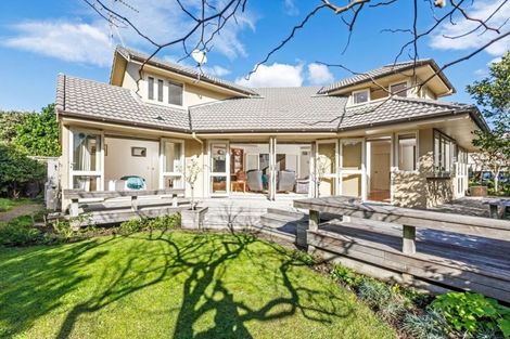 Photo of property in 27 Craig Road, Milford, Auckland, 0620