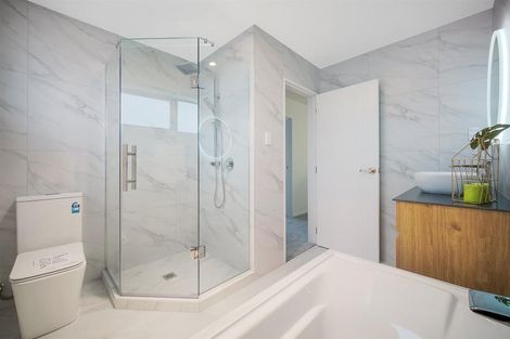 Photo of property in 73 Whare Kauri Road, Papakura, 2110