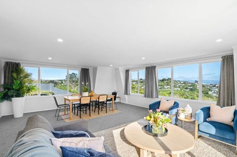 Photo of property in 75 Salford Street, Newlands, Wellington, 6037