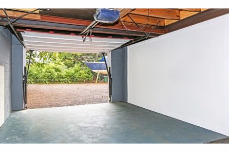 Photo of property in 8 Youngs Road, Papakura, 2110