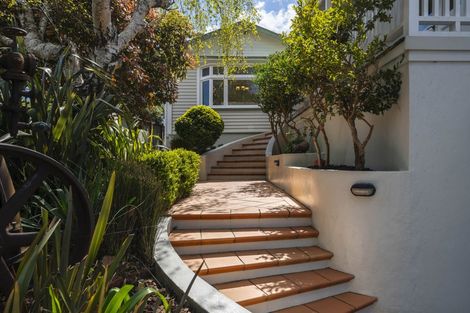 Photo of property in 29 Seaview Road, Paremata, Porirua, 5024