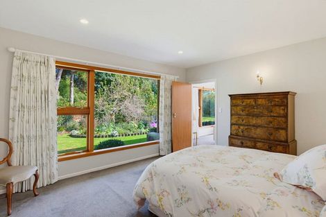 Photo of property in 10 Karaka Grove, Waikanae, 5036