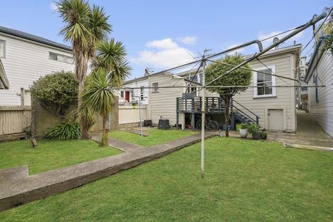 Photo of property in 25 Myrtle Crescent, Mount Cook, Wellington, 6021
