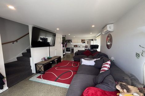 Photo of property in 5 Bendigo Grove, Newlands, Wellington, 6037