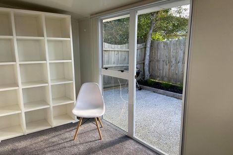 Photo of property in 8 Le Roy Terrace, Birkenhead, Auckland, 0626