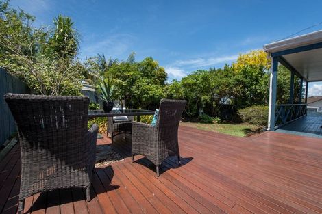 Photo of property in 1/6 Sandgate Avenue, Botany Downs, Auckland, 2010