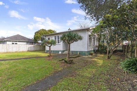 Photo of property in 50 Woodglen Road, Glen Eden, Auckland, 0602