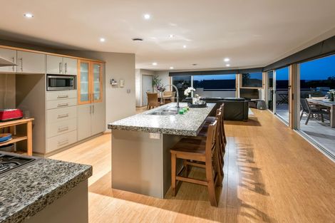 Photo of property in 1a Liston Crescent, Cockle Bay, Auckland, 2014