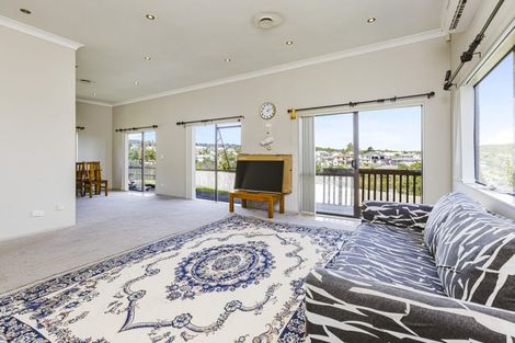 Photo of property in 20 Fairchild Avenue, Goodwood Heights, Auckland, 2105