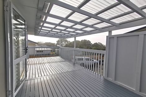 Photo of property in 2/31 Beaubank Road, Kelston, Auckland, 0602