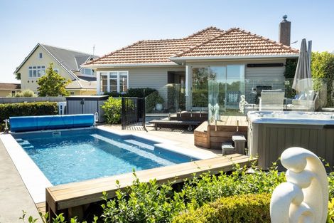 Photo of property in 1 Coleman Terrace, Hospital Hill, Napier, 4110