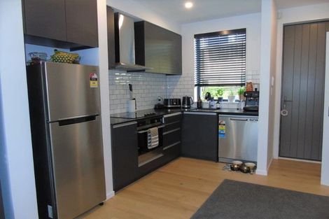 Photo of property in 3/62 Spenmoor Street, Newlands, Wellington, 6037