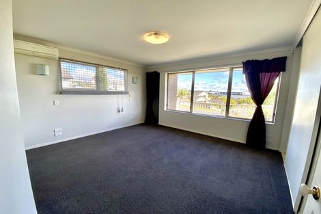 Photo of property in 28 Black Teal Close, Unsworth Heights, Auckland, 0632